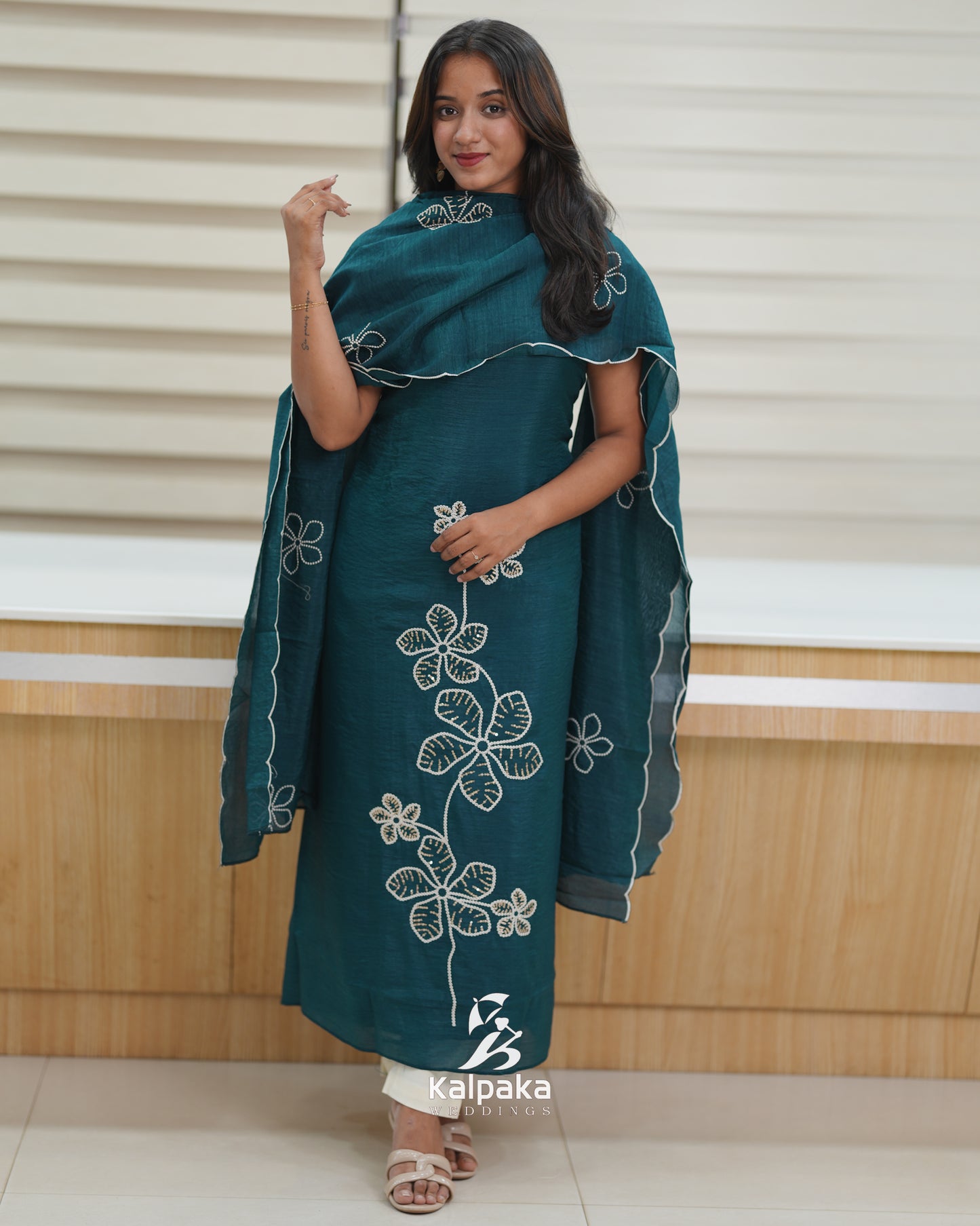 Kashmiri Silk Thread Embroidered Unstitched Salwar Set ππ
