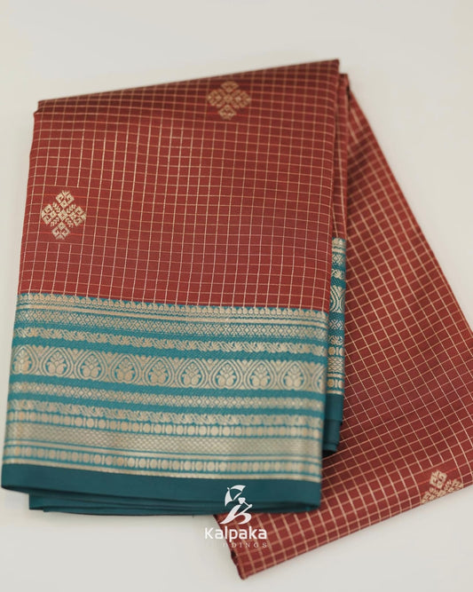 Art silk saree - Maroon color with contrast border ✨