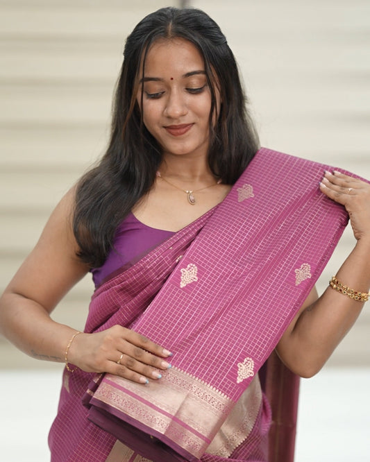 Checked Silk Saree-  Majantha with golden zari border🍁