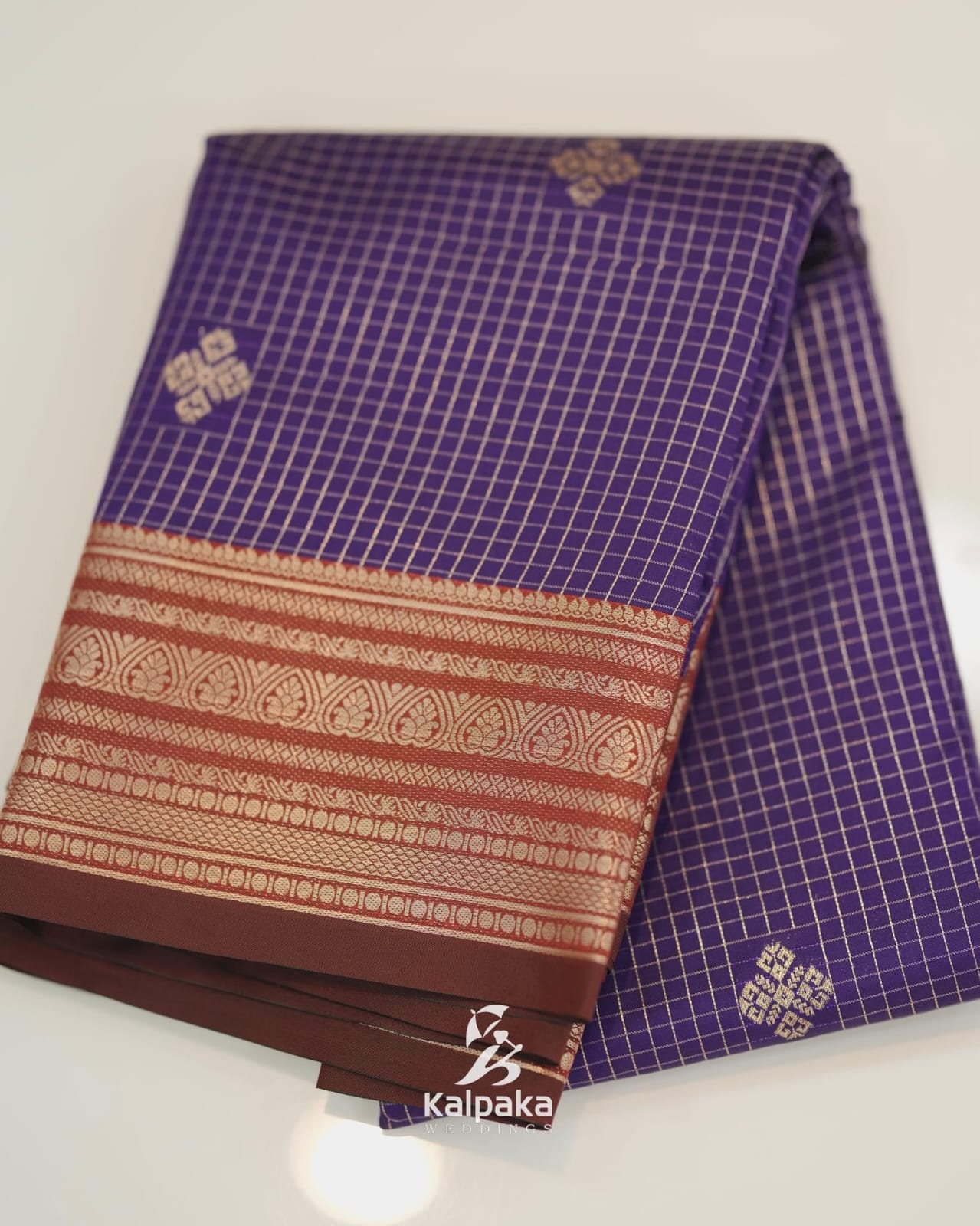 Art silk saree - Violet color with contrast border ✨